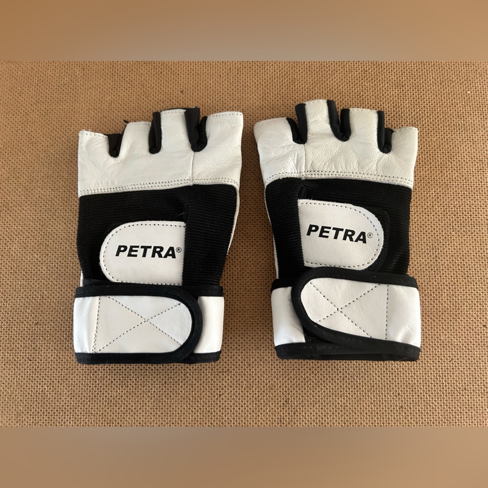 PETRA    WEIGHT LIFTING, WORK OUT, leather fingerless gloves, XS,